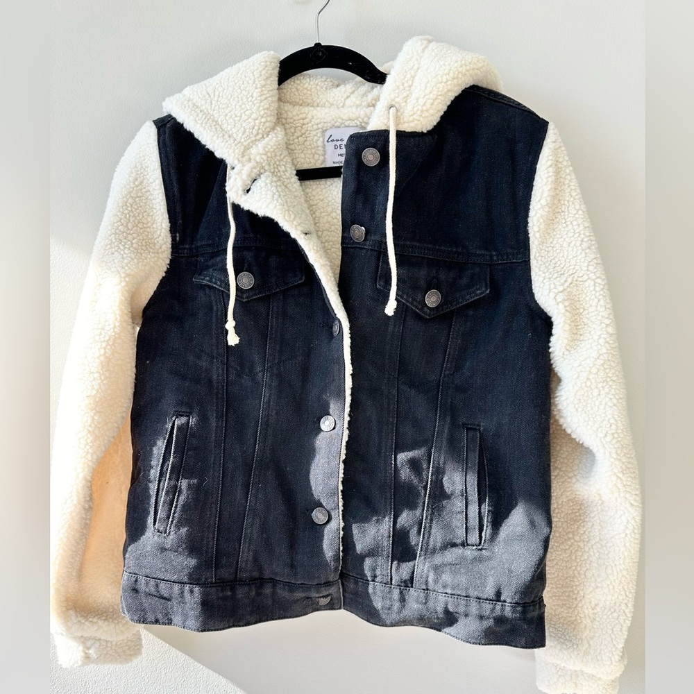 Love Tree brand denim and Sherpa jacket size Medium